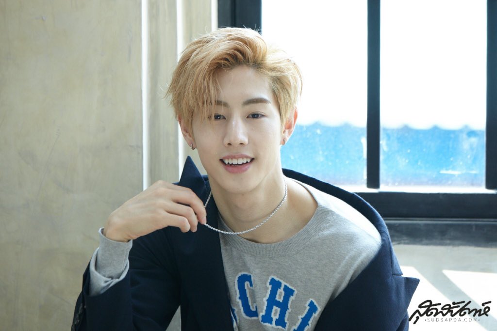 MeawzyT's tweet photo. #ประกาศความหล่อขอ��มาร์คต้วน หล่อแบดก็ได้ หล่อใสๆก็ดี หล่อแบบคุณชายก็มี หล่อแบบอินฟินิตี้ไปเลย https://t.co/iYeIhuO1jJ