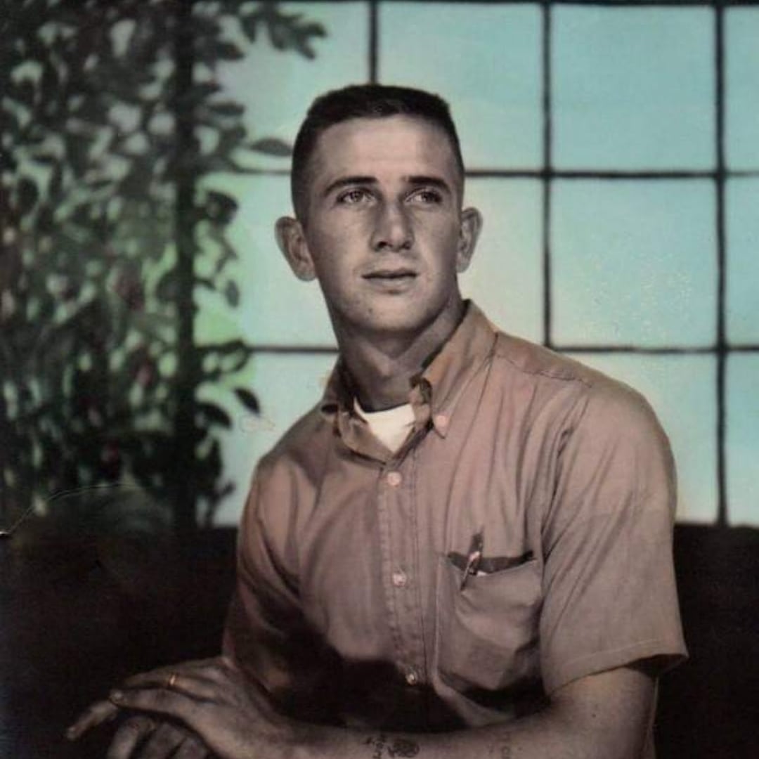 hogarth_tonia's tweet photo. R.i.p. dad thank u for ur service... To all past and future men and women in the military... https://t.co/vu4Q6khXaI