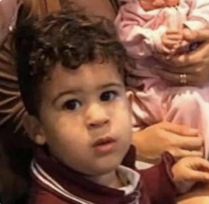 DembowUrbanoTv's tweet photo. Cuando haces a tu hijo con #Safaera de fondo. 🐰 https://t.co/IpeFHJM9F7