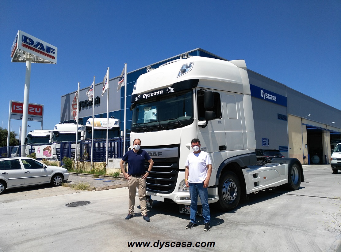 dyscasa's tweet photo. Entrega del vehiculo DAF XF 510 FT Super Space Cab https://t.co/3gz9Q2QJHb https://t.co/4djFXRRFfP