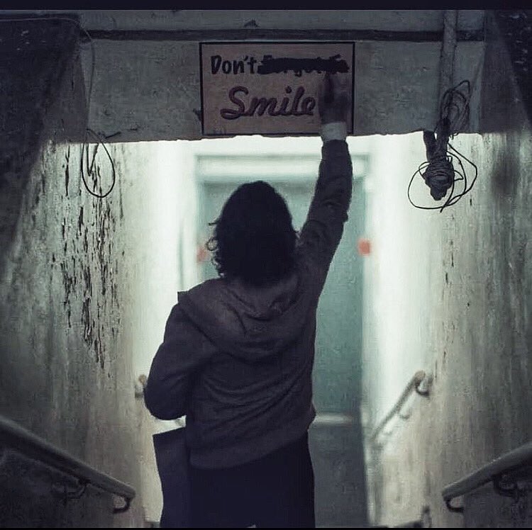 Frases__Coringa's tweet photo. Don’t smile 🃏 https://t.co/rQrum9ZTHQ