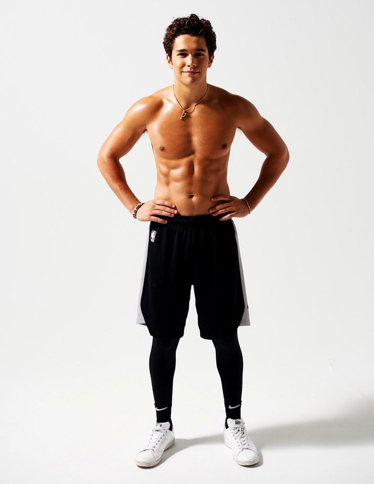 1CelebzDudez's tweet image. Who is hotter? 

RT for Austin Mahone

LIKE for Shawn Mendes