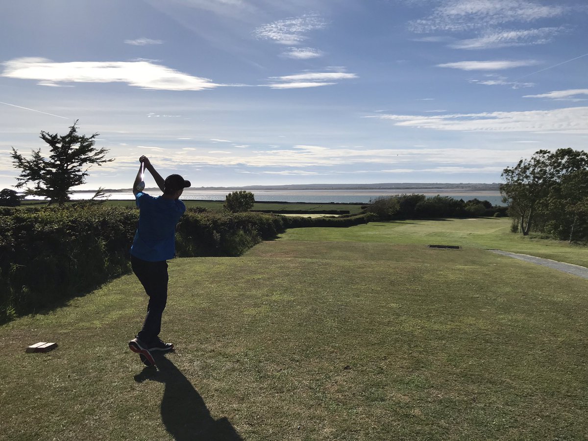wynnowen's tweet photo. Neis cael bod allan ar y cwrs unwaith eto , even ddo oedd y golff yn crap ๐คช๐คช#golf #COVIDใผ19 #samehousehold 2 ball https://t.co/GfxoAj49qA