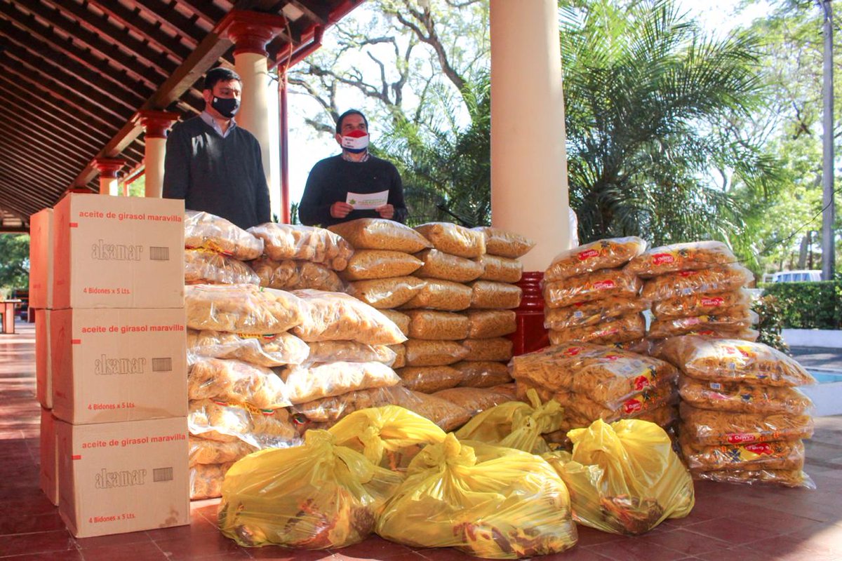 juancbaruja's tweet photo. #AlmuerzoEnTuBarrio
#4taEntrega de insumos alimenticios para #LaColmena , recibe el Intendente Mario Melgarejo.
https://t.co/jCNW36TNDw
Unidos salimos adelante.
#EsMomentoDeSolidaridad
#Covid19
#HehosNoPalabras https://t.co/vO47S3EN3k