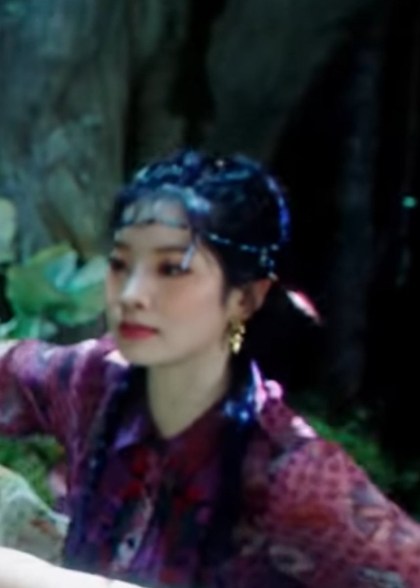 it's clear that nayeon and dahyun had the hippies headbands.In conclusion TWICE doesn't do CA. PERIOD