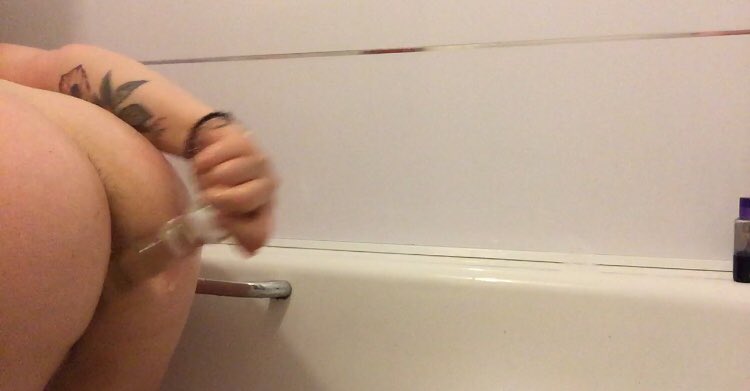 2 pic. Fucking my ass deep 😍😍 #gape #anal #fuck #dildo #plug #hot #loose https://t.co/SUCjBpRpfj