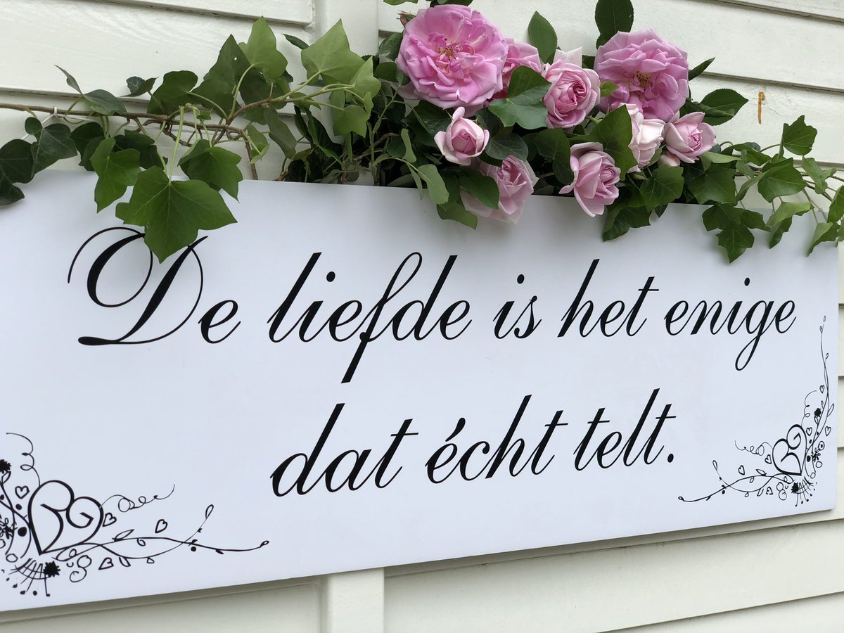 buitengoedgaard's tweet photo. De bruiloft is vanwege het corona virus uitgesteld... 
Maar, de liefde is het enige dat écht telt.
.
.
#vakantie in de #pipowagen #pipowagendeluxe #pipowagensuperdeluxe #extra aandacht #decoratie #bijzonderplekje #allesmethartjes #netniet #honeymoon #buitengoeddegaard https://t.co/C7cCIb8wgp