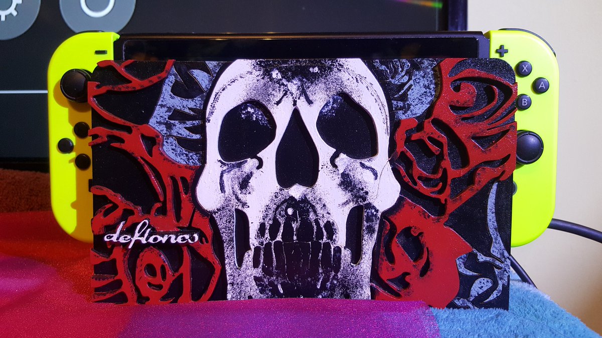 Deepinside8D's tweet image. U, U, D, D, L, R, L, R, A, B, SELECT, START... &amp;lt;3

A little tribute to a great band @deftones