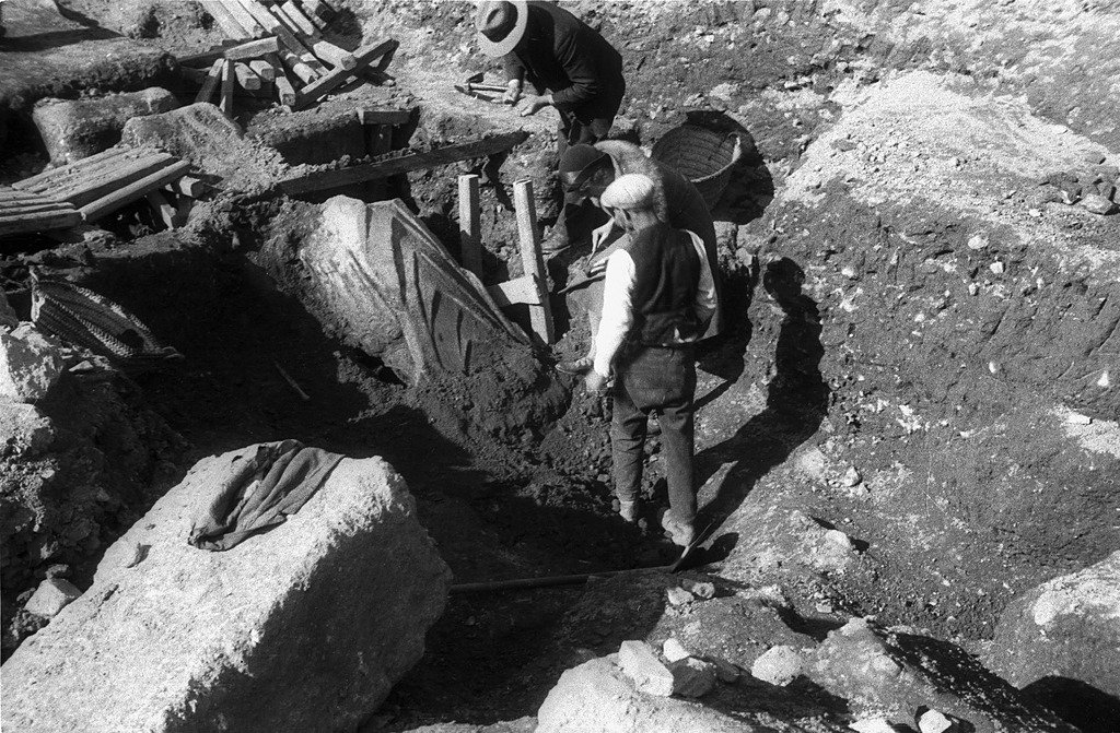 The following year on February 5 1932, the ASCSA archeological team excavated a fragmented statue of Roman emperor Hadrian on the ancient agora, Athens.