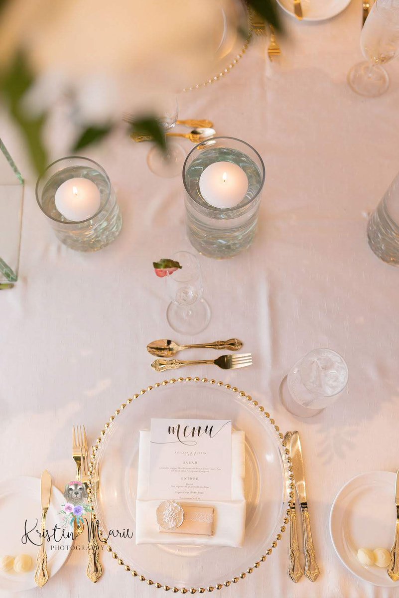 GabroEvents's tweet image. Look at the difference that gold flatware and gold beaded charger plates can do for a table design. #specialmomentsplanning #tammywaterman #sandpearl #marrymetampabay