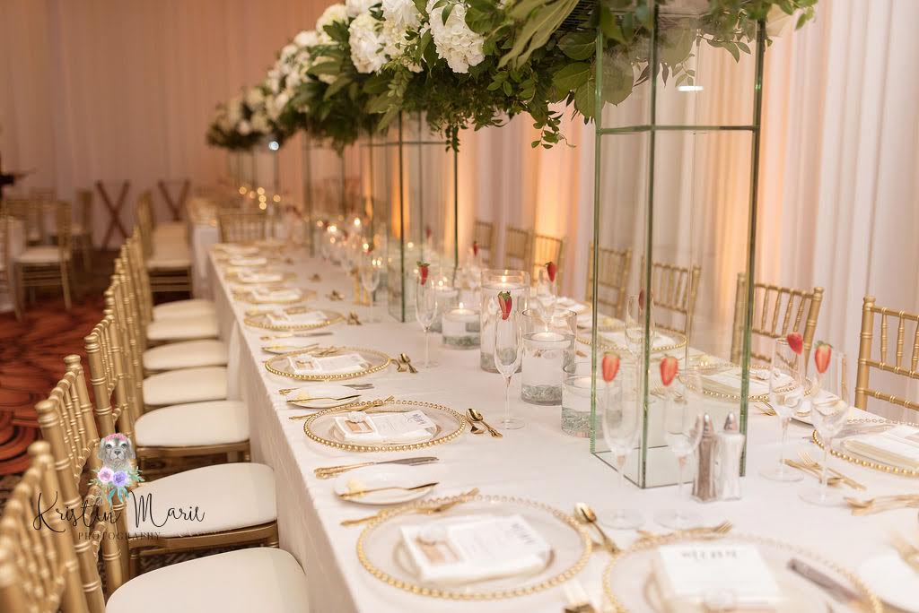 GabroEvents's tweet image. Look at the difference that gold flatware and gold beaded charger plates can do for a table design. #specialmomentsplanning #tammywaterman #sandpearl #marrymetampabay