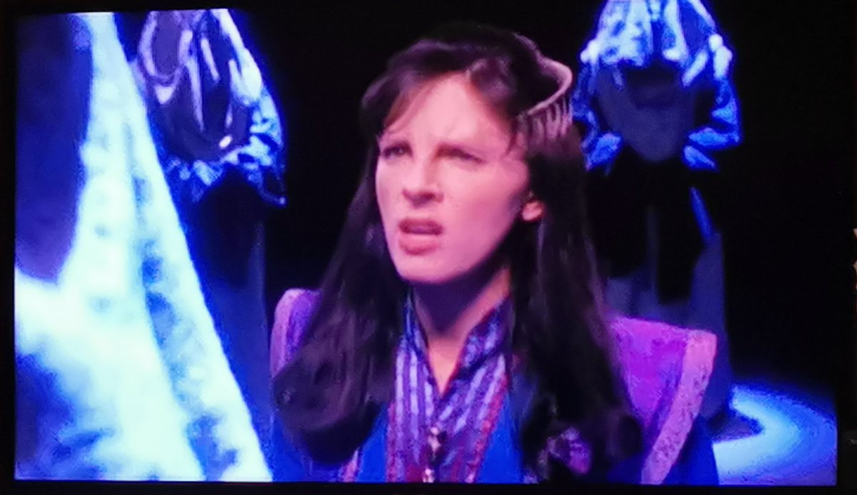  #Babylon5 S03E10YASSSSS DELENN YOU DROPPED THIS "Break the council...and COME with ME"