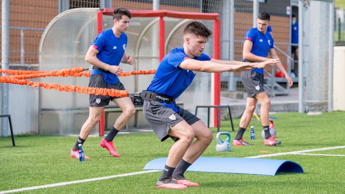 🏋🏻‍♂️ ¡Vuelta al trabajo!

🔛🔥 El #BilbaoAthletic ya entrena en Lezama para preparar el playoff de ascenso a Segunda División. 

#AthleticLezama 🦁