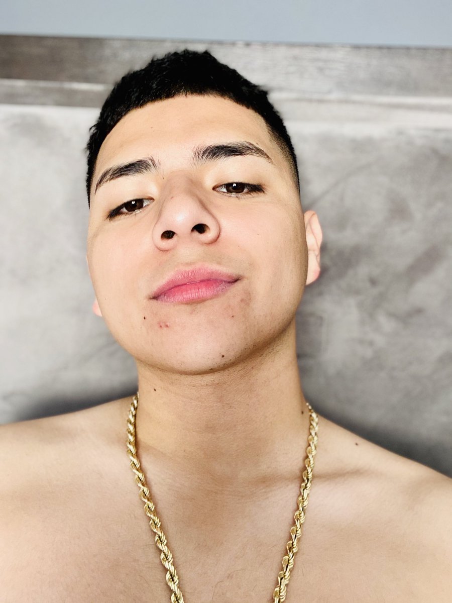 chatoomp's tweet photo. BUENOS DÍAS FELIZ LUNES 🤩 QUIEN YA ESPERA MÚSICA NUEVA 🤪✍🏻🔜 https://t.co/OkJh5bMg1b
