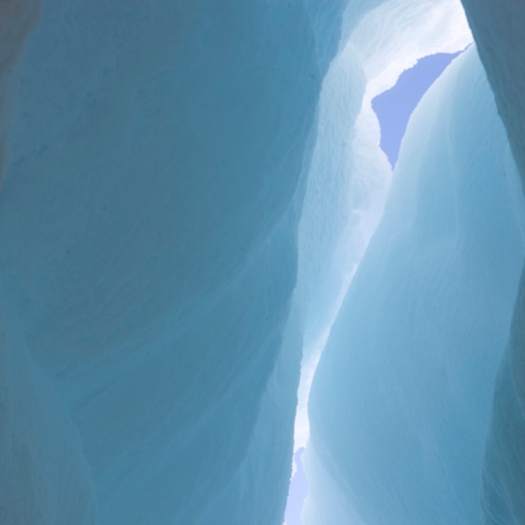 Our CC/AA Artist Highlight is Lisa Blatt, who lives and works in San Francisco, but travels around the world to take landscape photographs and videos with a particular focus on deserts, both hot and cold. 

#lisablatt #photography #artisthighlight #ccaa #antartica #bayareartist