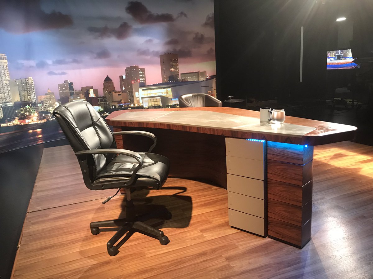 Listos para iniciar la semana. “Bayly”, 9 pm (hora de Miami), lunes a viernes. @megatvlive @willaxtelevision