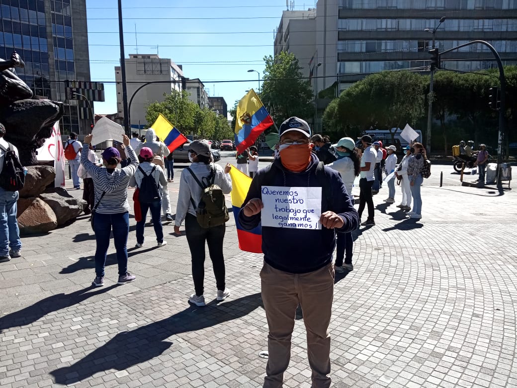 ReporteACI's tweet photo. #AHORA
La marcha en #Quito avanza hacia en el centro histórico. Los asistentes gritan consignas y piden ser escuchados por el Gobierno central.
#25DeMayo
#MarchasEc https://t.co/SybIoeXzWq