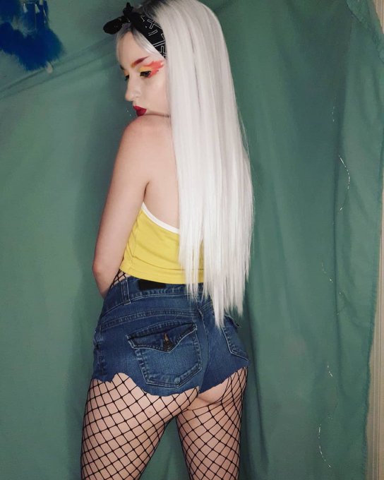1 pic. I got some new hair and tried a new #makeup look.? now I am a literal flaming homosexual ?

#femboy