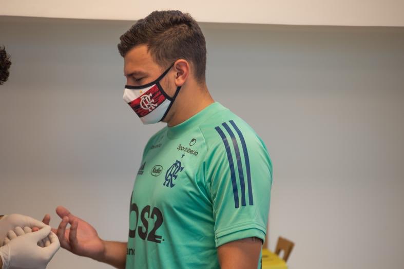O Clube de Regatas do Flamengo informa que todos os atletas e colaboradores da comissão técnica testaram negativo no exame semanal de coronavírus, realizado nesta segunda-feira (25.05), no CT.