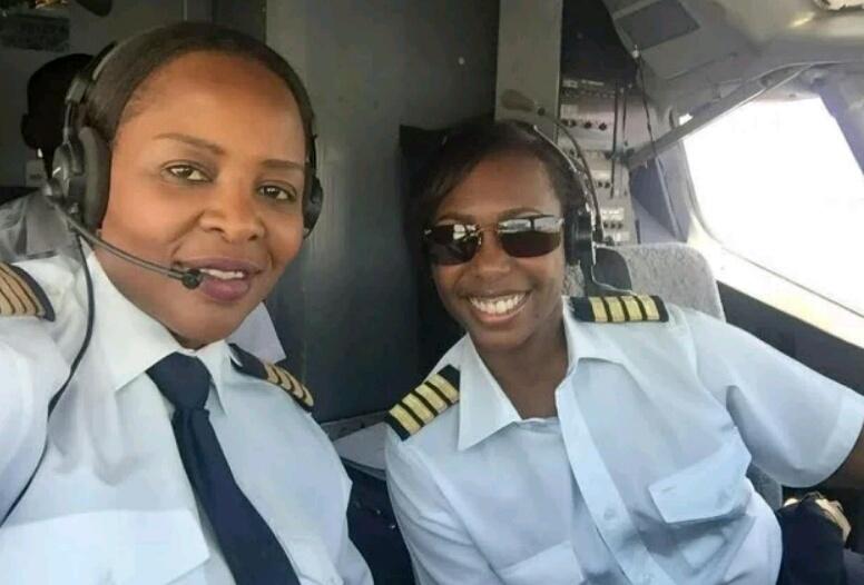 4. The first all female flight deck crew on the Air Zimbabwe Boeing 737 - achieved by Captains Elizabeth Simbi Petros and Chipo Matimba who flew from Harare to Victoria Falls in 2015.