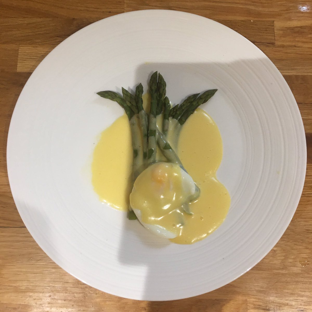 HA11NNH's tweet photo. Dear @NigelSlater high 5 to you and your silky lemon ๐ #failproof but #trulyscrumptious hollandaise
#bitbored with #isolationlife started cooking ๐ณ again - not a bad effort ? https://t.co/7p0bDRYJuQ