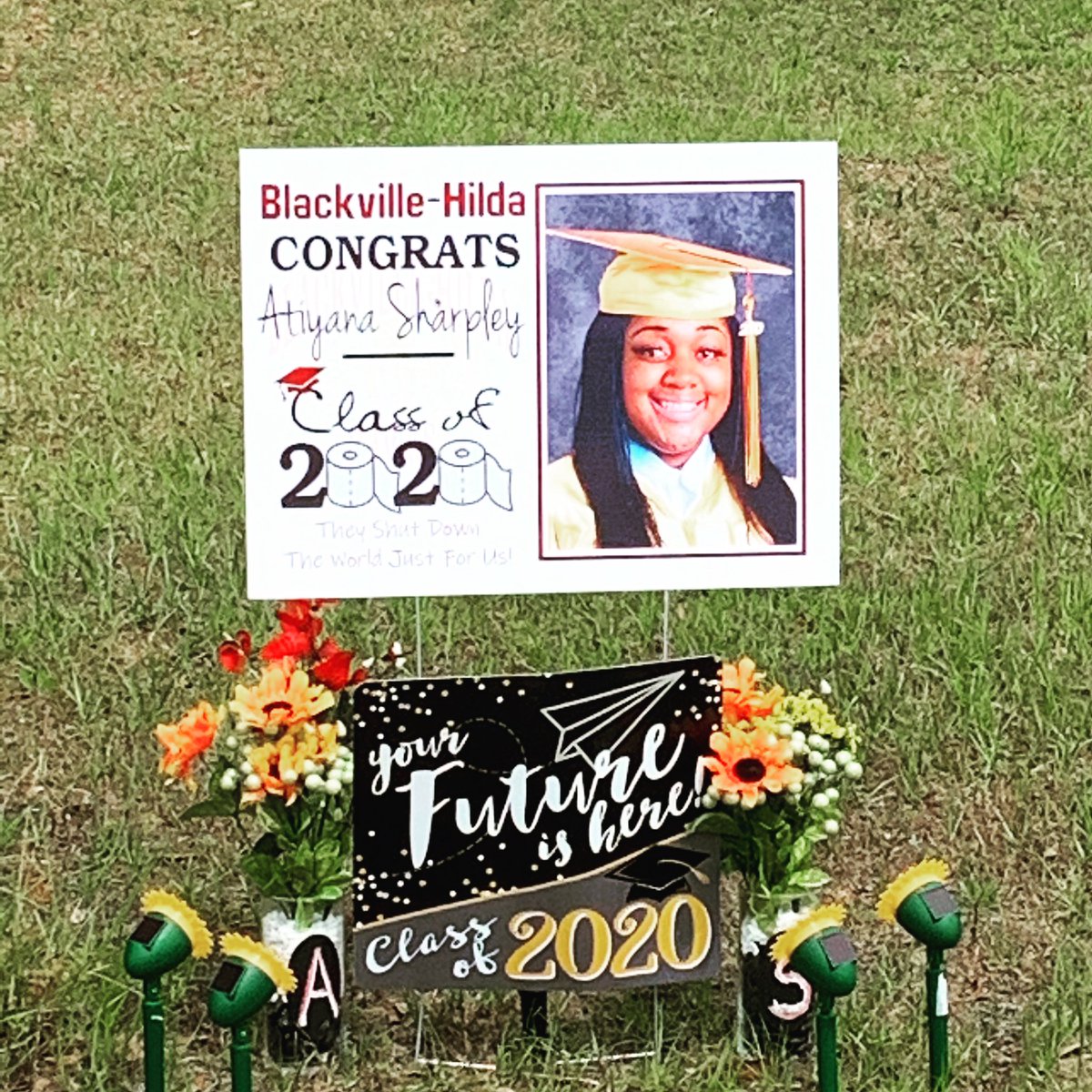 laetitia_33's tweet photo. I’m so proud of My daughter, continue to push forward and Make us Proud #ClassOf2020 https://t.co/5U9lQfP0SK