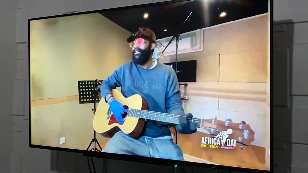 WealthMotley's tweet image. Gotta love Africa Music! Don’t understand a word, but he is so fineeeeee 😍😍😍😍 #AfricaDayBenefitConcert