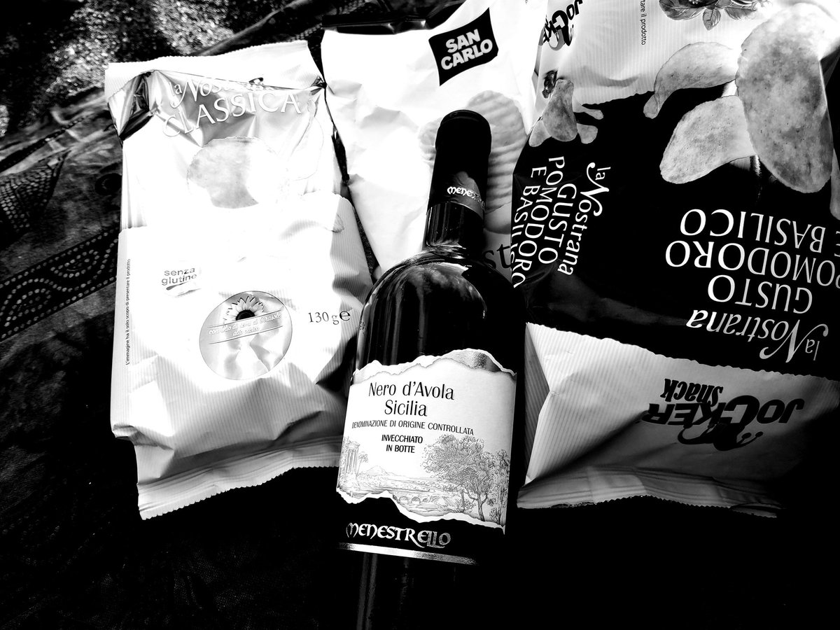 tempestina85's tweet photo. E ora lo capisci che anche un aperitivo al tramonto di sfuggita tra amici non è di poco conto. ❣️

#friends #APERITIVI https://t.co/EifpShJKiZ