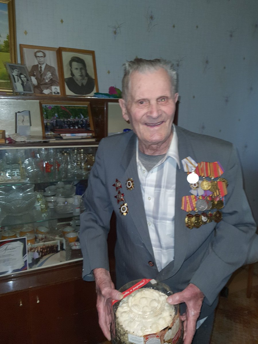 Сегодня свой 95й день рождения празднует участник ВОВ Ленков Иван Спиридонович.В его арсенале два ордена Красной Звезды,два ордена Отечественной войны,медали «За отвагу»,«За Победу над Германией»,медаль Жукова.Депутат <a href="/Radajkinna/">Николай Радайкин</a> поздравил юбиляра и пожелал долгих лет и здравия.