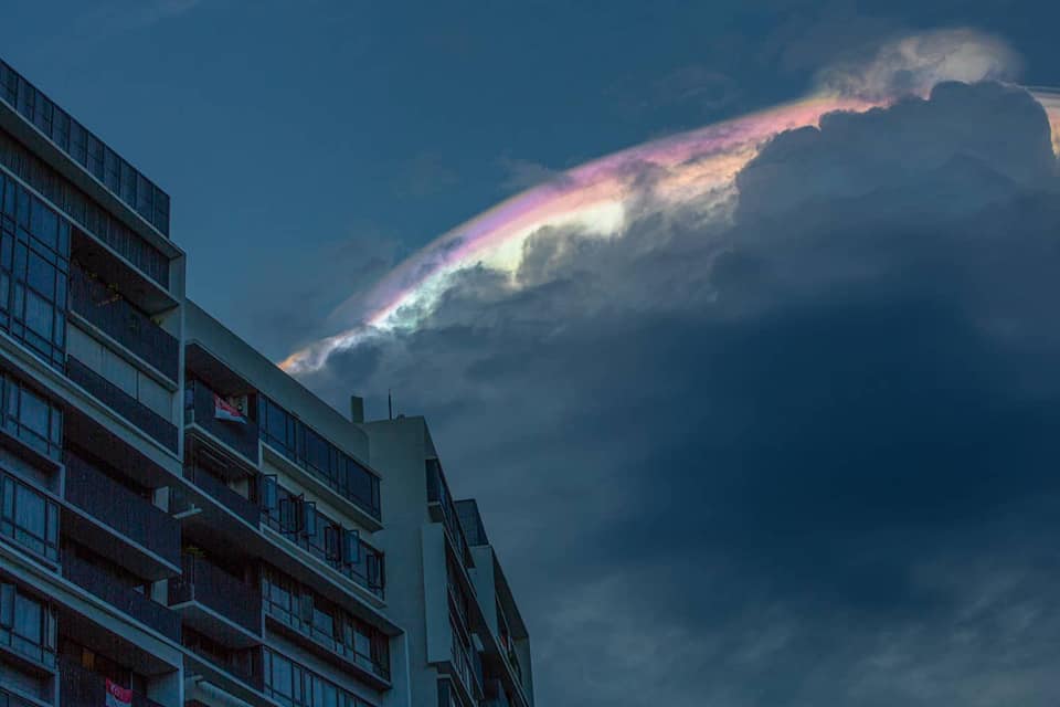 MothershipSG's tweet photo. Easties in S'pore marvel at rare iridescent clouds on 49th day of Circuit Breaker https://t.co/Rynriqh8RN https://t.co/jHYdg6iL51