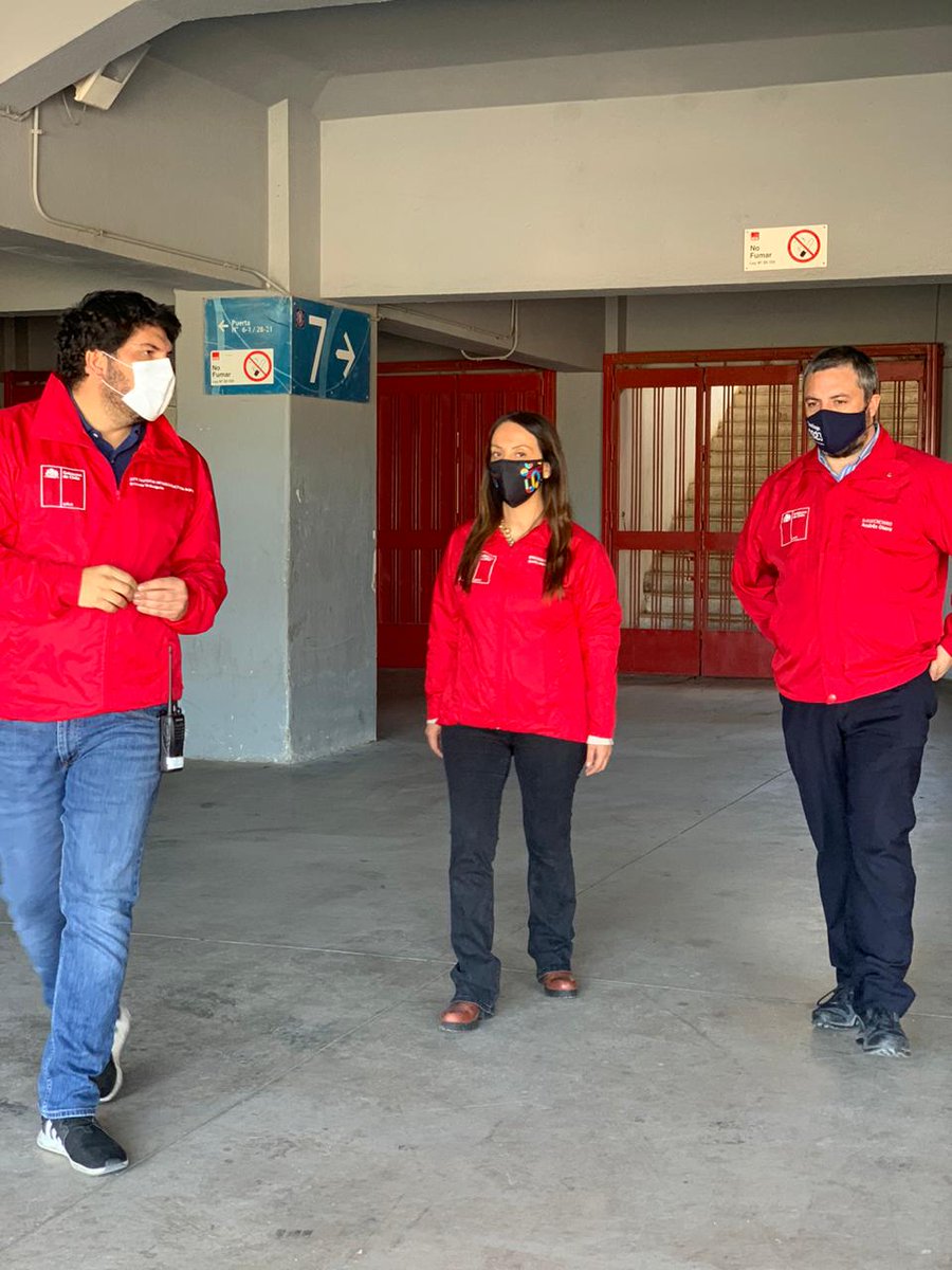 ceciperez1's tweet photo. ¡Mucho que organizar! Junto al Subsecretario 
@andoterok estamos preparando todo para colaborar con la repartición de cajas de #AlimentosParaChile a las comunas de #Ñuñoa y #Macul, tal como nos pidió el Presidente @sebastianpinera https://t.co/FAPrV1bMTT
