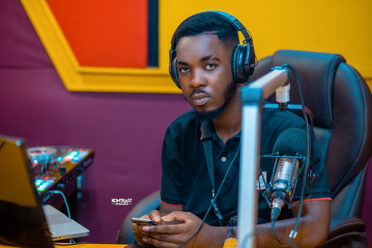 Lucipha4's tweet photo. #XtraVolume
#thanksdjslim
   @djaromaGH spoil dere gv we.... The most wanted DJ... DJ yi y3 gensta😎😎😎😎 https://t.co/vq2KSBeWG8