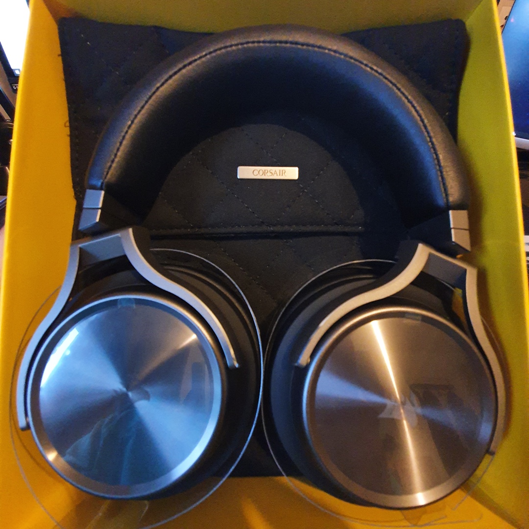 TheRealBFG_CH's tweet photo. Headphones have arrived! @corsair virtuoso SE 😃 tried them on stream and they’re AMAZING. Well done Corsair 🤓 but shhh #donttelldannii I brought them 🤫😨 #gamingposts #gaminglife #headsetwireless #headphones #wirelessheadphones #headphonegaming  #twitchcommunity #twitchgamer https://t.co/YiEsO4CwJ7