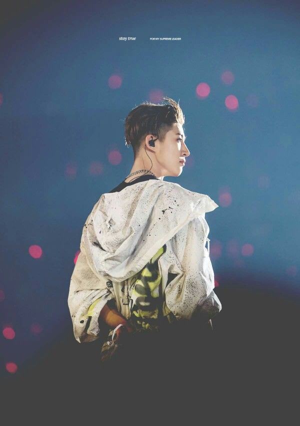 just_an_iKONIC's tweet photo. 내가 당신을 생각하지 않는 날은 없습니다.
#Hanbin #한빈 #김한빈 #BI 
@ikon_shxxbi 
#VersatileRapperBI https://t.co/cUgzrCVzW0