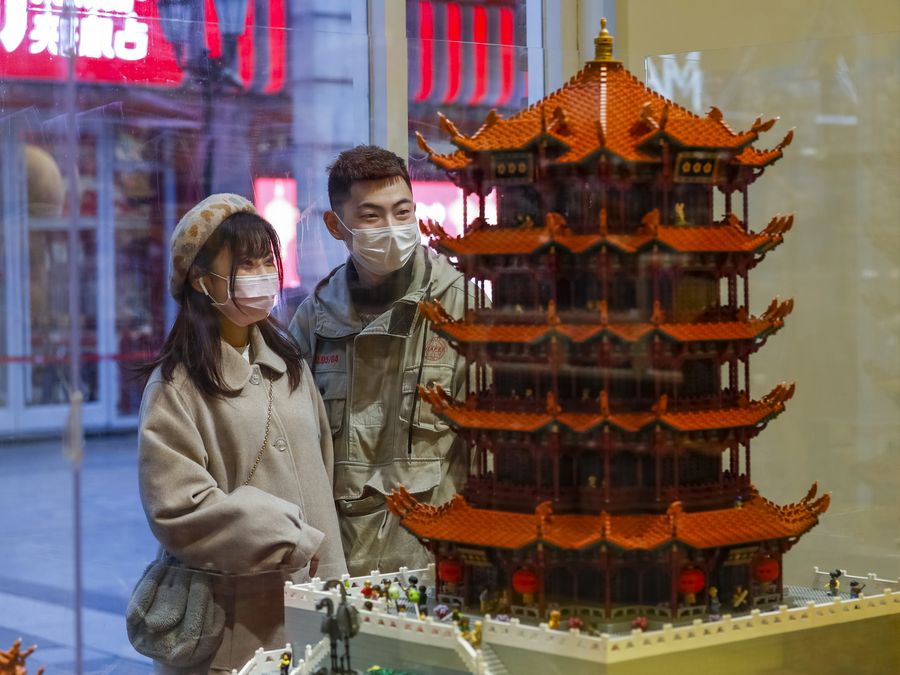 XHNews's tweet photo. Xi's care, national support help revitalize virus-hit Hubei  https://t.co/pcEdUXhwJc https://t.co/BpAxIolOGk