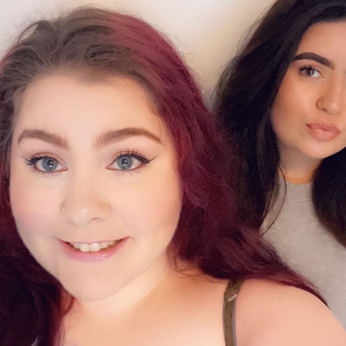 emilyh459's tweet photo. I just want to say thank you to this person who has helped me with a lot recently. I hate being ill but you been the main person to push me and help me get better. even the small things like putting makeup on @Elliehamilton23 .. here is to us and better health 💜 xx #GirlPower https://t.co/Wh2pSH447l