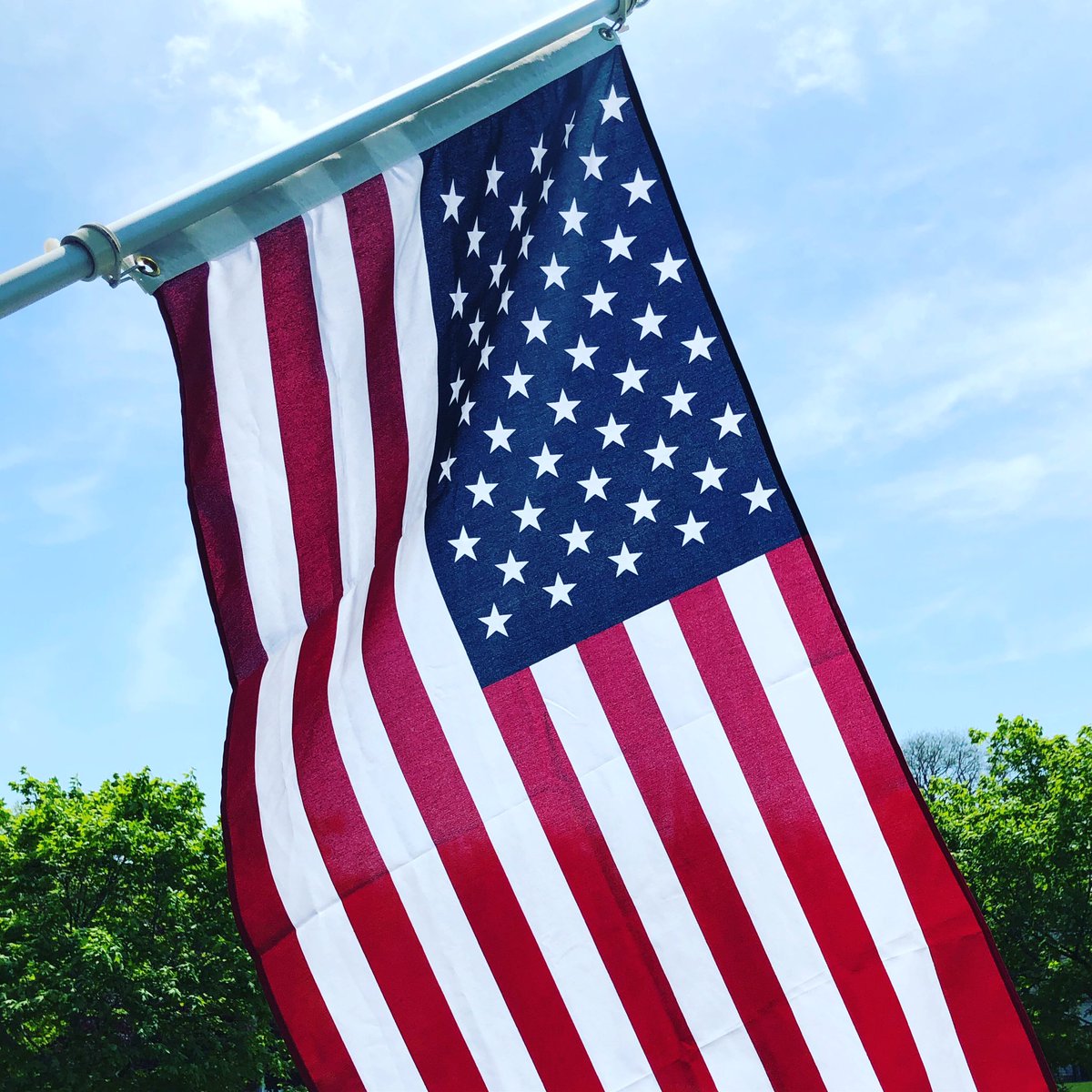 nywinecard's tweet photo. A solemn thank you to the servicemembers who gave their lives so that we may enjoy our freedom! 🇺🇸🗽#freedomisntfree🇺🇸 #USA #memorialday https://t.co/Y2ggrWp9IX