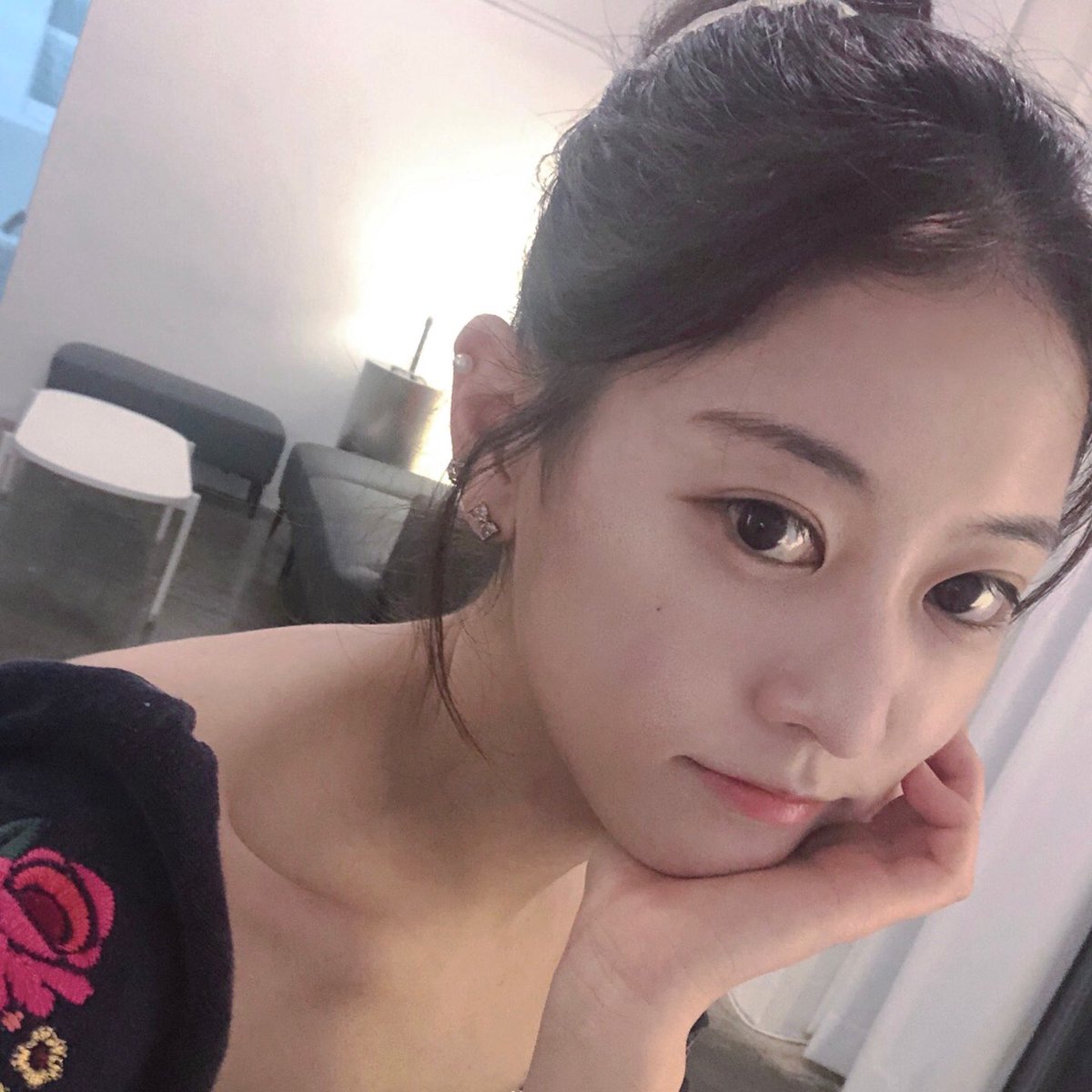cherrybullet's tweet photo. [#보라 #BORA] 🍒💜

💘룰렛
      오늘도🌱
         ☁️댤다욤 🌙

╰(*´︶`*)╯♡

#CherryBullet #체리블렛 https://t.co/E0X40TvBPi