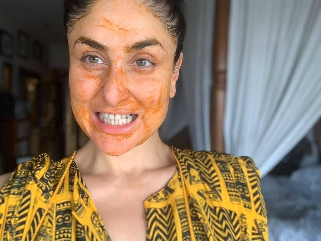 shaadibaraati's tweet photo. Kareena Kapoor Khan adds another candid gem into her #kaftanseries, and we are inspired! .
.
.
#kareenakapoorkhan #kareenakapoor
#quarantinedays #homequarantine #quarantine #coronavirus #coronaviruspandemic #actors #artist #celeb #celebrity #celebrities #celebstyle #bollywood https://t.co/c2vfMDG8LP