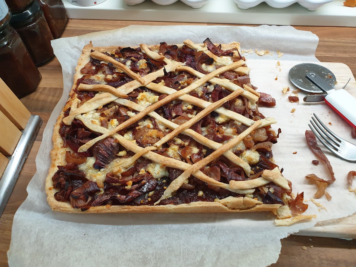 katatrepsis's tweet photo. To show that I'm not completely inept: first lockdown sourdough was a success :) also made cherry pie and onion and feta tart. #bakedown https://t.co/d7h25qWDrc