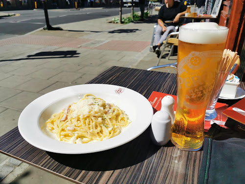 Something I haven't seen for months. That there my friends is a actual pint. do you remember them? You can sit outside and have one at @BrockleyVilla