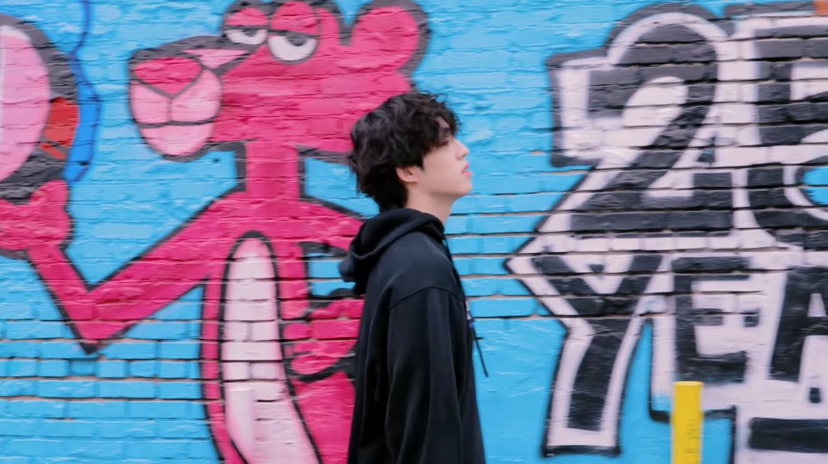  outfit as color accents cheol's hoodie matches really well with the graffiti behind him, which contrasts with the wall colour, but it lets him blend with the environment easily. for jeonghan & minghao, the colour is switched but it's the same case (dark bg, bright outfit)