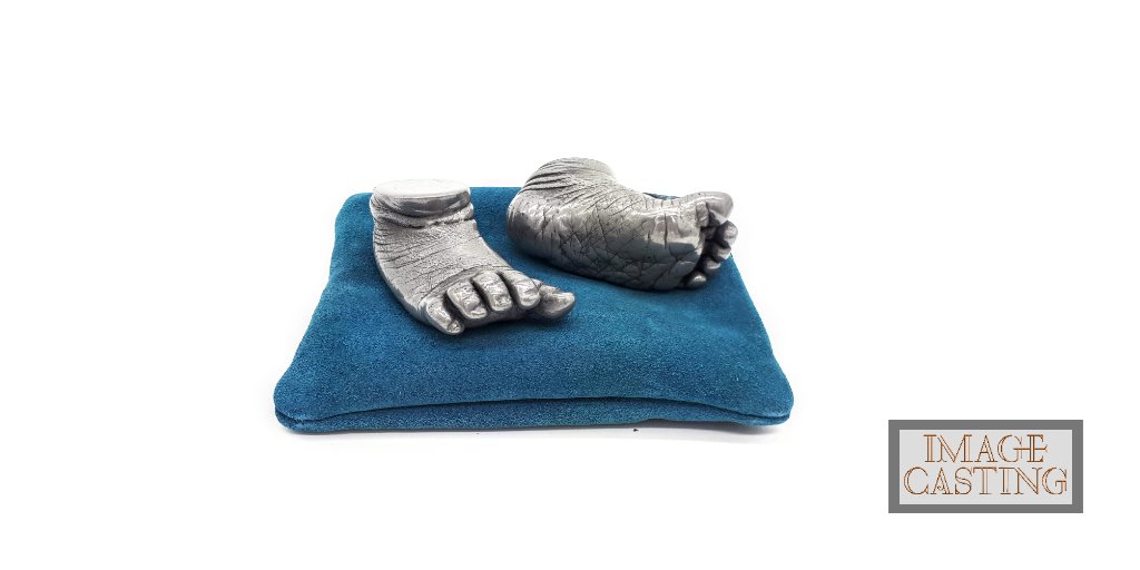 ImageCasting's tweet image. How is your #BankHolidayWeekend going? It’s not what we imagined, but these extra hours we are getting together are something we can cherish forever, especially if you’re spending it with little ones. Why not order a #lifecasting as a unique keepsake of this time? #WestLondonHour