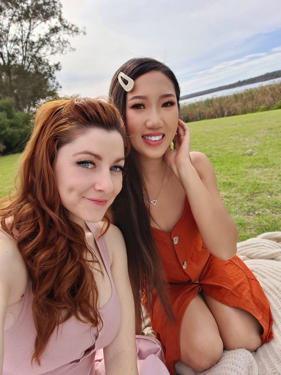 ThatGypsyGeek's tweet photo. With things easing ever so slightly I had the pleasure of going on a pretty lil tea party picnic with with my girl Kim! Such a refreshing change of pace. fresh air, sunshine, noms &amp; delightful company 🥰.
What more could a girl want? 💕
#elixirfix #teageeks
#supportlocalbusiness https://t.co/MwTIGMeaYM