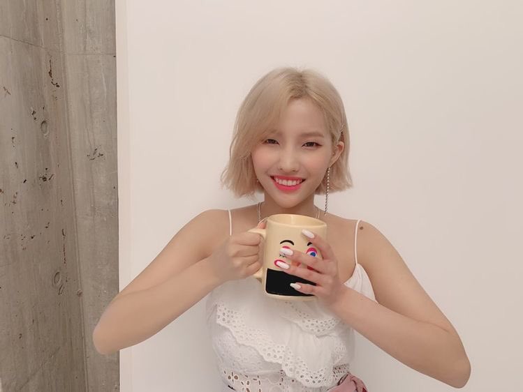 how your camera roll would look like if Jeon Soyeon was your girlfriend- a much needed thread  #GIDLE  #여자아이들 G_I_DLE