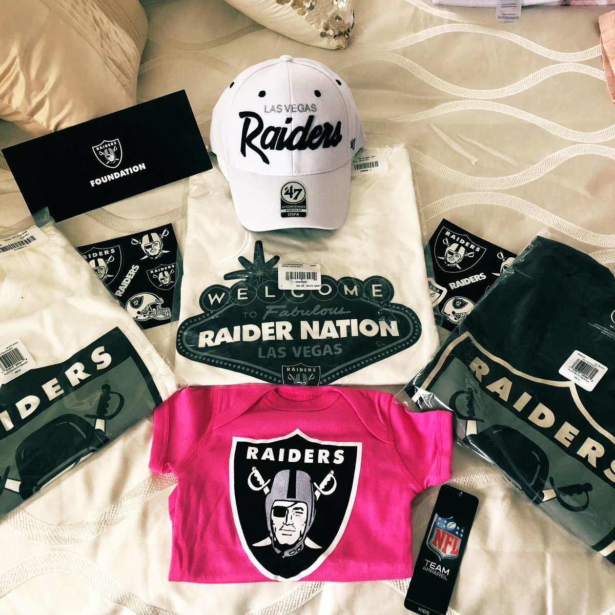 Eddie_Diaz_17's tweet image. Raider Gear ✅ Vegas Gear ✅ Daughters Onesie ✅ #RaiderNation #LasVegas #RaiderImage