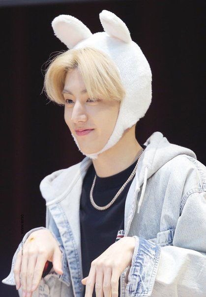 A thread of cute mark, but it gets sexier as you scroll along ;  #GOT7    @GOT7Official  #MarkTuan  @mtuan93