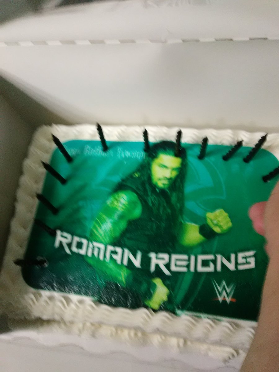 TywanGarrett's tweet image. My birthday is today @WWERomanReigns today it the big dog birthday 🎉