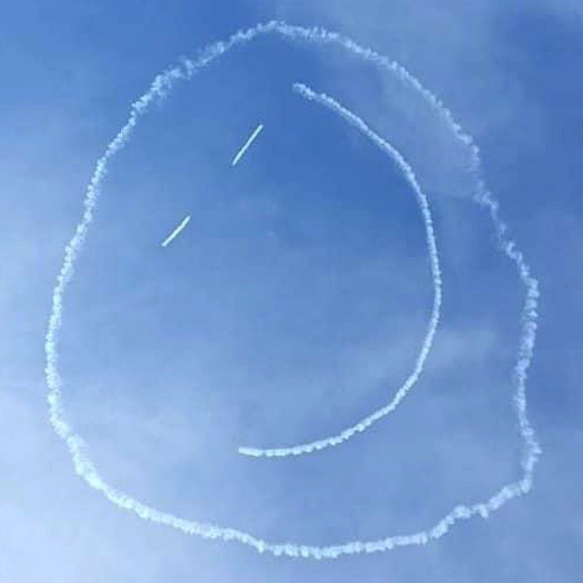totallykeen's tweet photo. A pilot just drew a massive smiley face above Worcester! 

I’m sure it cheered a lot of people up 🙂

#Legend #Smile #WorcestershireHour https://t.co/DDSVQoS0X7