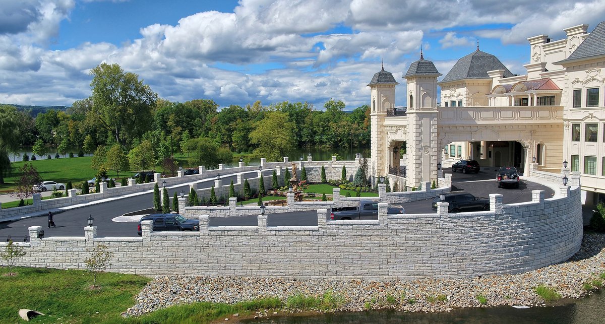 ReConWalls's tweet photo. Providing Solutions from Titan Engineering and Northeast Concrete Products. 10,000 sq, ft. of Weathered Edge blocks were installed by Mike Fitzpatrick &amp; Sons, Inc in Pompton Plains, NJ.  https://t.co/kkAyXQlopO 
#TitanEngineering #reconwalls #precastblock https://t.co/FV4XvTWBns